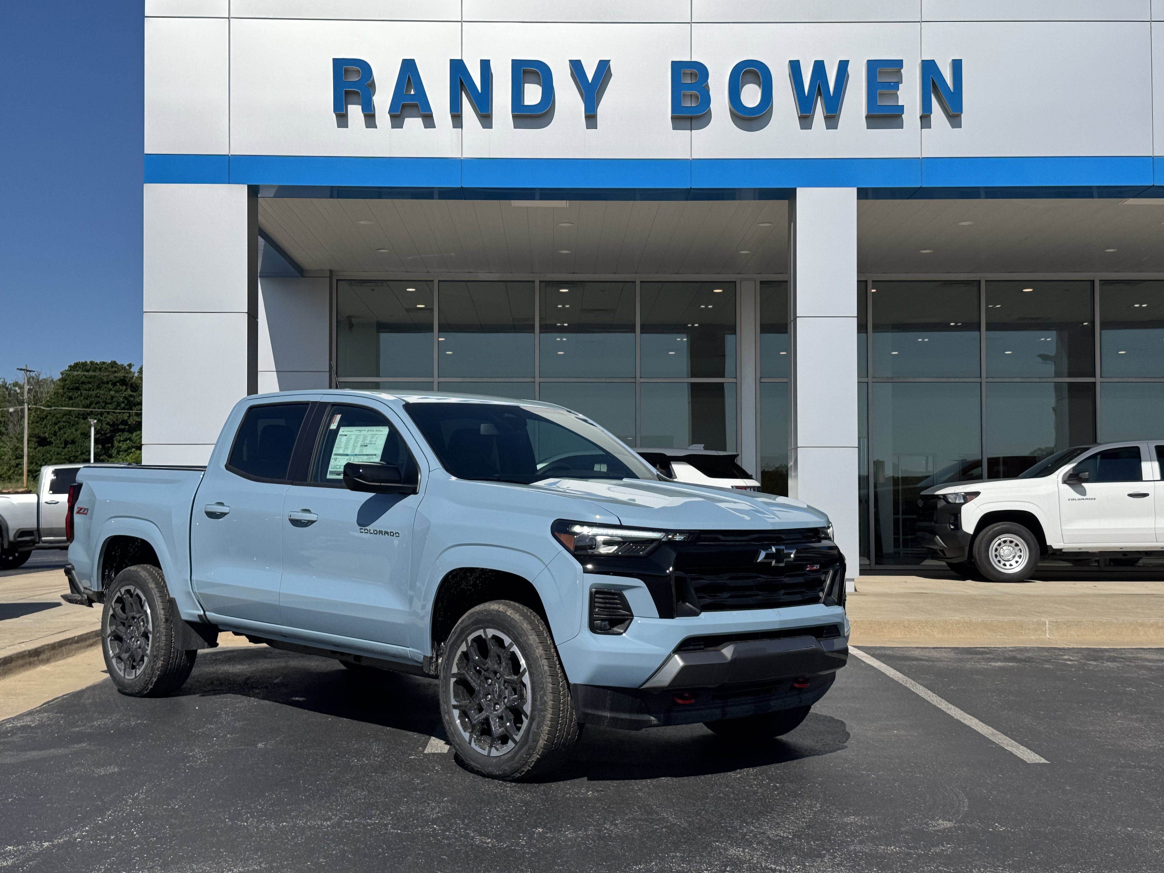 2026 Chevrolet Colorado Z71 in Snowdrift Metallic — front three-quarter view