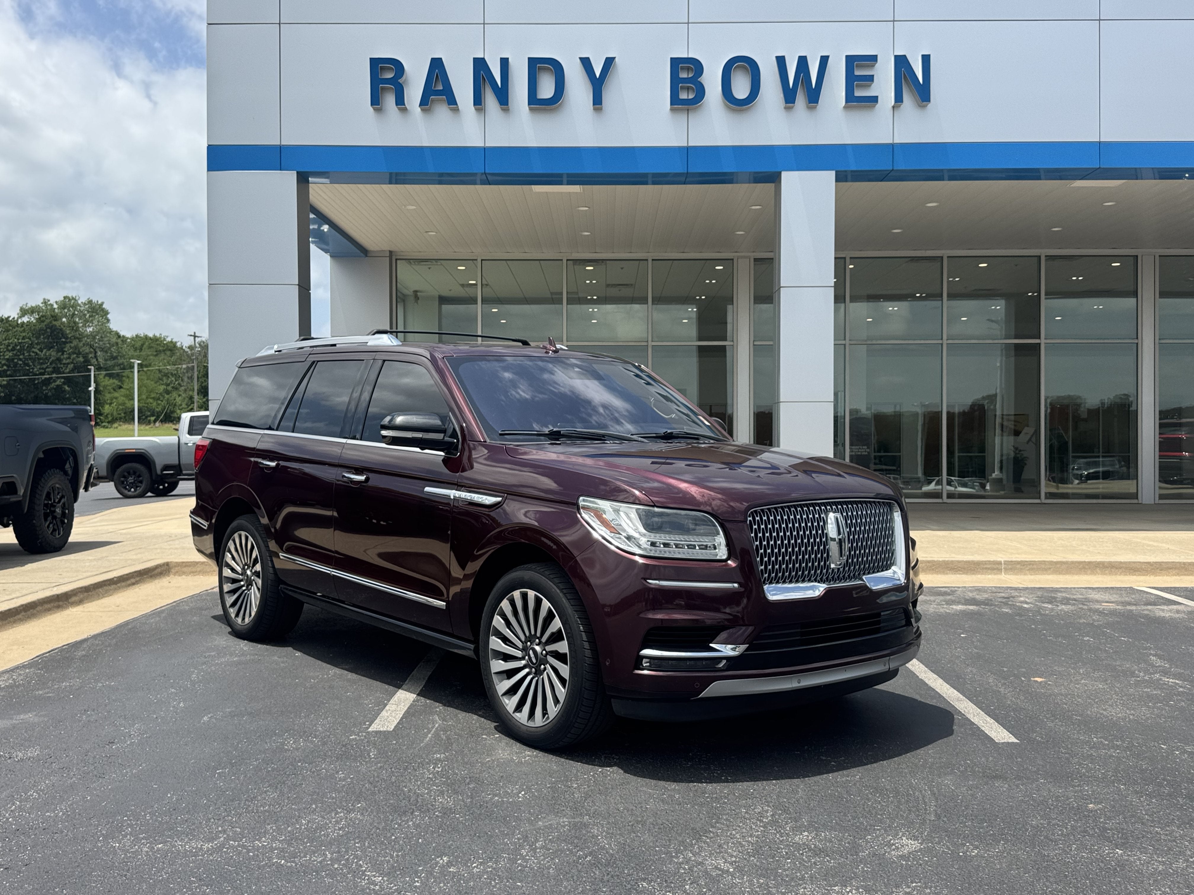 2019 Lincoln Navigator Reserve in Other — front three-quarter view